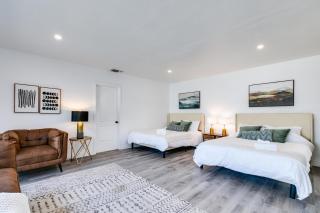 Modern Home - Family Fun Hub - Getaway - Billiards By Zen Living Short Term Rental - 8