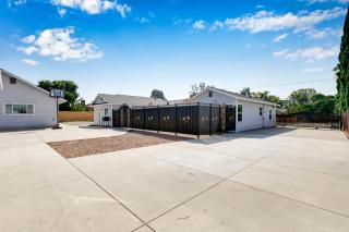 Modern Home - Family Fun Hub - Getaway - Billiards By Zen Living Short Term Rental - 3