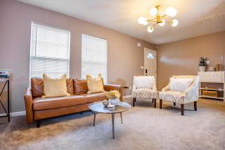 LUX - Downtown Oasis - Pool Table! Free Parking! - 8