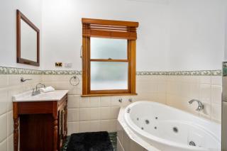 Banksia Tops - Leura - 3