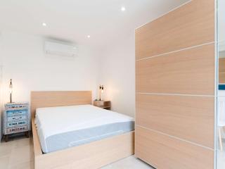Appartement T3 climatisé, rénové avec goût, à 150m de la plage, avec terrasse et équipements complets - FR-1-409-204 - Fleury - 9