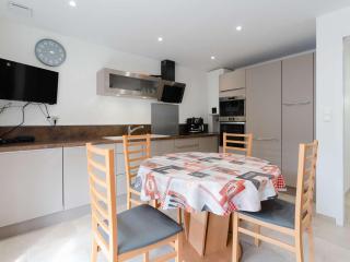 Appartement T3 climatisé, rénové avec goût, à 150m de la plage, avec terrasse et équipements complets - FR-1-409-204 - Fleury - 4