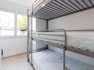 Appartement T3 climatisé, rénové avec goût, à 150m de la plage, avec terrasse et équipements complets - FR-1-409-204 - Fleury - 5