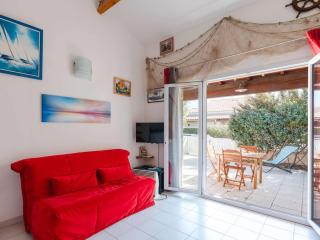 Chalet 3 pièces avec piscine, terrasse et parking privatif à Gruissan, proche plages et commerces - FR-1-409-217 - 5