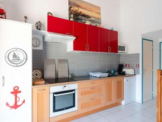 Chalet 3 pièces avec piscine, terrasse et parking privatif à Gruissan, proche plages et commerces - FR-1-409-217 - 1