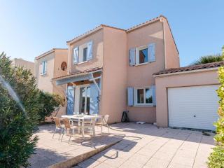 Pavillon Confortable avec Piscine, Terrasse et Parking Privé - FR-1-409-220 - Fleury - 0