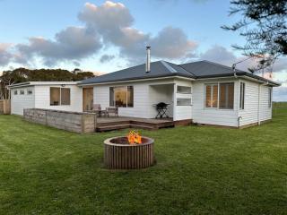 PepperTree Farm Stay - Grassy - 0