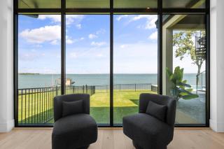 Lakeside Luxury Living 1 Hour From Dallas - - 3