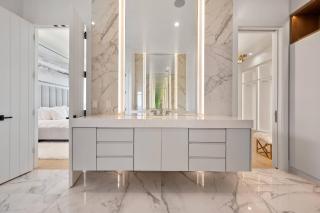 Lakeside Luxury Living 1 Hour From Dallas - - 2