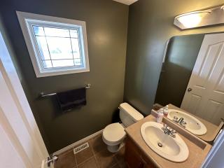 Spacious & Private Retreat near West Edmonton Mall - Edmonton - 3
