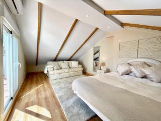 UNIQUE TOWNHOUSE IN FRONT OF PUERTO BANUS - Marbella - 2