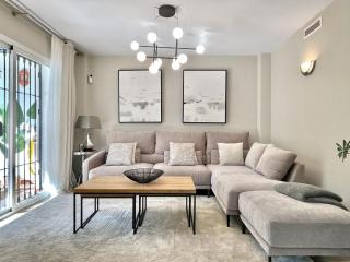 UNIQUE TOWNHOUSE IN FRONT OF PUERTO BANUS - Marbella - 9