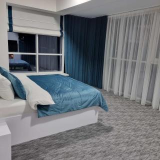 Glass Cube Hotel - 7