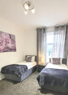 4 Double Bedroom House in Accrington sleeps 6 - Accrington - 9