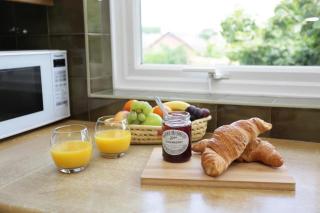BOURNECOAST - BUNGALOW by HENGISTBURY HEAD and SANDY BEACHES - HB5830 - Southbourne - 2