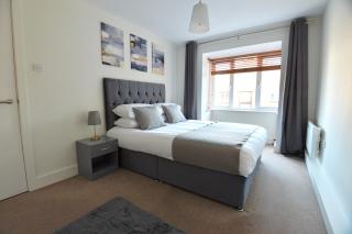 Stylish 2BR Flat - 2 Free Parking Spaces - Near LGW Airport - Crawley - 2