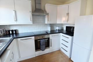 Stylish 2BR Flat - 2 Free Parking Spaces - Near LGW Airport - Crawley - 6