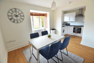 Stylish 2BR Flat - 2 Free Parking Spaces - Near LGW Airport - Crawley - 8