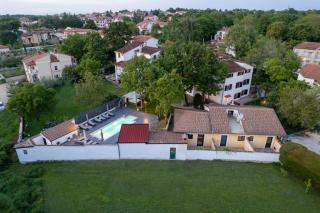 Apartment in Porec with terrace, air conditioning, WiFi, washing machine (4928-4) - Poreč - 2