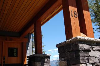 Lush Mountain Accommodations - Golden - 4