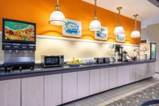 Howard Johnson by Wyndham Salem Hotel & Conference Center - Salem - 4