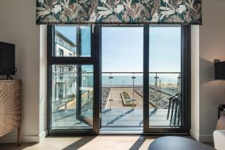 Beachside: New two bedroom apartment with parking - 7