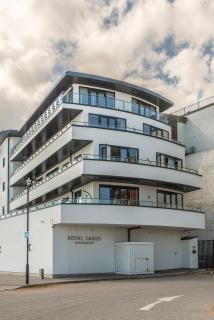 Beachside: New two bedroom apartment with parking - 2