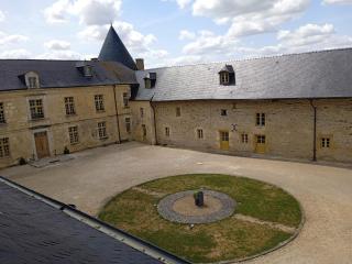 3 Gîtes avec piscine au Château de Charbogne - - 3