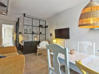 Apartment Marisol - 700m from the sea by Interhome - 1