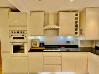 Luxury 4 Bedroom House with 4 Bathrooms - Elizabeth Line & Acton Central stations at walking distance - Londra - 4