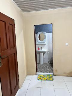 Yogi Home Stay Near Freetown Airport - Freetown - 1