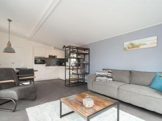 Chalet in Noordwijk near North Sea Beach - 3