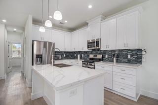 Heart of Houston, Unit B - Houston - 3