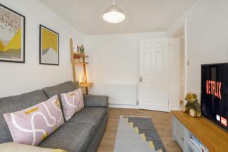 The Willows with Free Parking for 2 Cars - 2