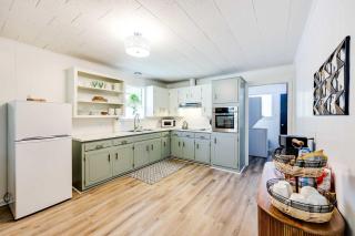 Half Mi to Oaklawn Casino Hot Springs Home! - 2