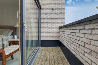 VW5 - Luxury 3 Bed Townhouse with Parking - by Short Stories London - 9