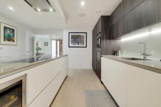 VW5 - Luxury 3 Bed Townhouse with Parking - by Short Stories London - 3
