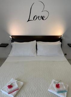 THE AIRPORT HOUSE - 6