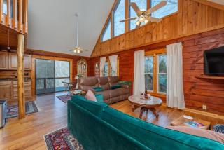 Cozy Cove Cabin Pet Friendly & Creek Access - Marion - 8