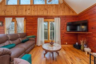 Cozy Cove Cabin Pet Friendly & Creek Access - Marion - 1