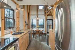 Standing Bear Retreat Pet Friendly, Hot Tub, Fire Pit & Mountain Views! - Old Fort - 8
