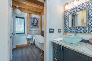 Standing Bear Retreat Pet Friendly, Hot Tub, Fire Pit & Mountain Views! - Old Fort - 2