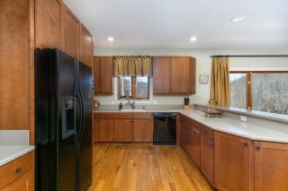 Fireside Retreat Hot Tub, Game Area, Fire Pit & Mountaintop Views! - Black Mountain - 7