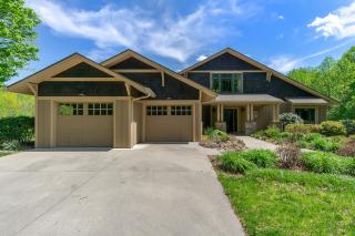 Fireside Retreat Hot Tub, Game Area, Fire Pit & Mountaintop Views! - Black Mountain - 2