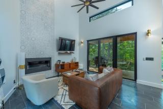 Wilderness Retreat Pet-Friendly Outdoor Adventure Oasis! - Morganton - 0