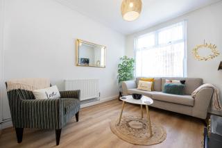 Earp House - Air Host & Stay - Sleeps 7 - Liverpool - 8