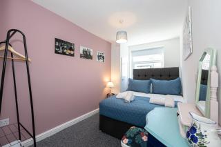 Earp House - Air Host & Stay - Sleeps 7 - Liverpool - 4