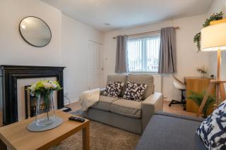 2 Bed Bungalow - Free Parking - - 5