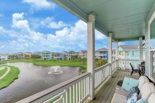 Cozy Beach Home with Hot Tub, Resort Amenities, Oceanbay, lake views and 3 decks! - Galveston - 0