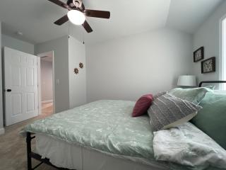 5BR 4B Huge Space with 2 Level Game Barn - Greenville - 3